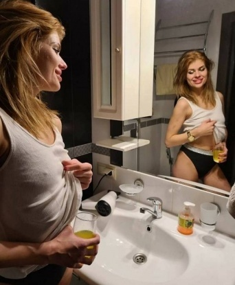 Я креативная и открытая для новых приключений. Если ты ищешь незабываемое сексуальное путешествие в Москве, то обратился по адресу. Я предлагаю широкий выбор услуг, от классического секса до ролевых игр и экспериментов. Уже есть несколько благодарных клиентов, и я уверена, что и ты останешься в полном восторге от моих услуг. Потрясающие фото и отзывы тебя ждут, так что не медли, дай себе шанс испытать незабываемую ночь с прекрасной леди из Москвы. Жду тебя! 💋 Ирина